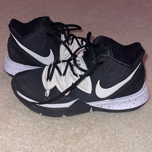 Kyrie 5 Basketball Shoes